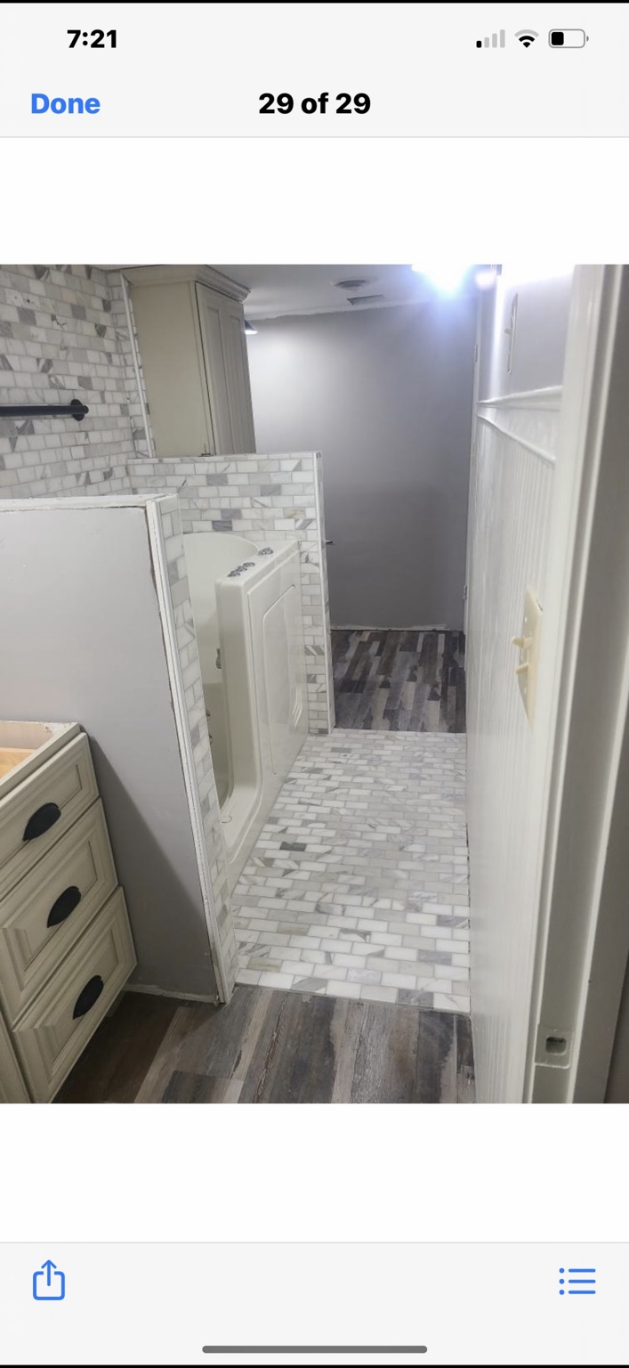 Bathroom tile & finishes
